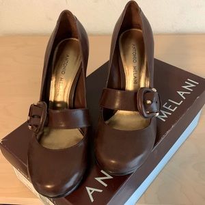 New brown Antonio Melani Mary Jane pump heels